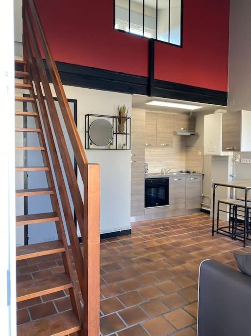Studio Duplex Meuble Avec Place De Parking Surgères エクステリア 写真